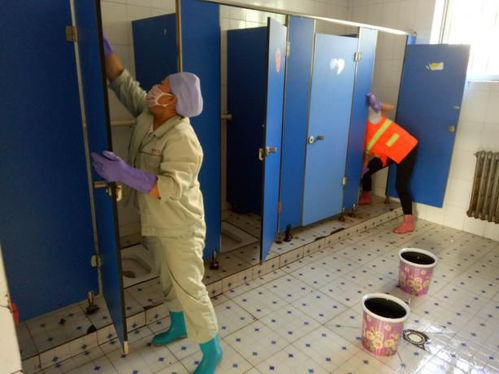 开展环境卫生整治 营造清洁生活环境