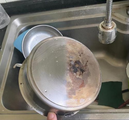 到舅妈家发现,厨房不一定要大 看她这布置,小厨房也能干净整洁